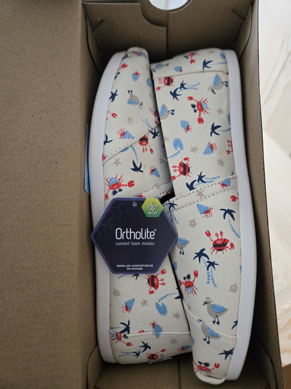 NWT Toms Alpargatas - Cream Nautical Crab & Seagull Print Flats